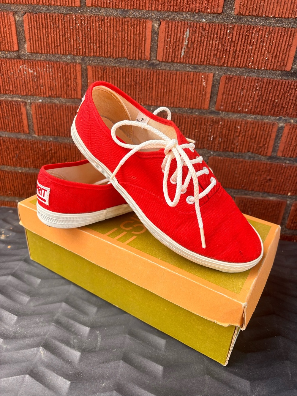 Esprit Red Canvas Lace-Up Athletic Sneakers